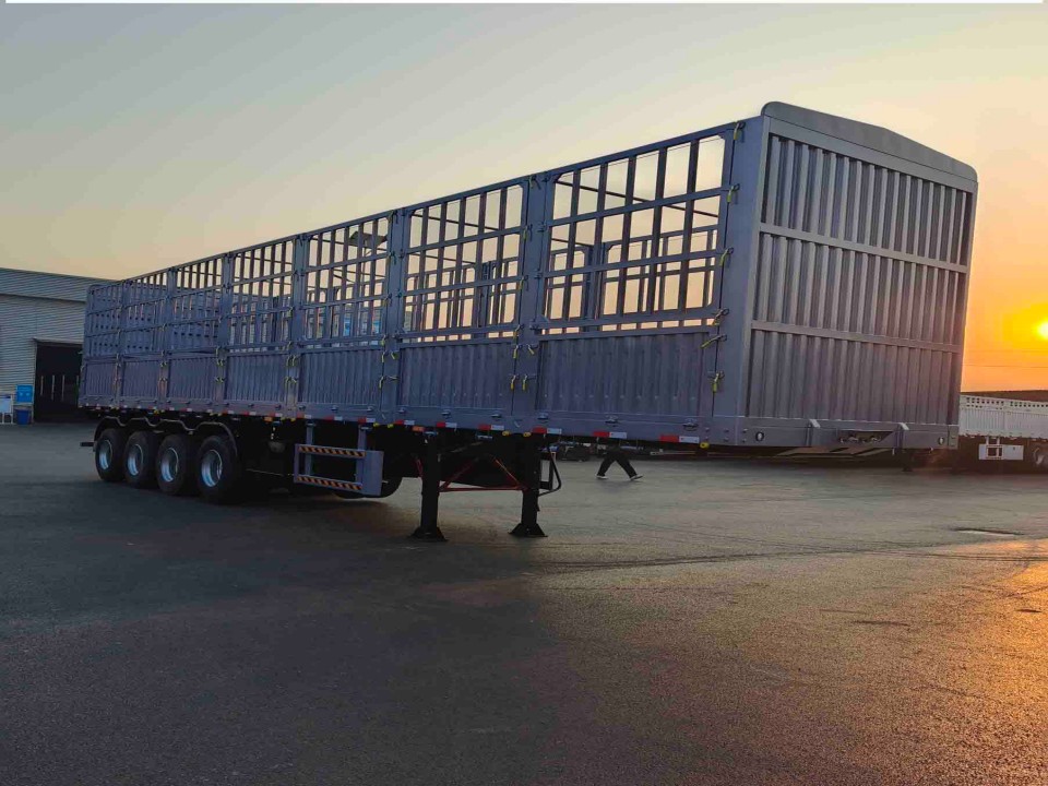 Derun 4 Axle Fence Cargo Trailer กำลังจะออกเดินทางไปแอฟริกาตะวันตก