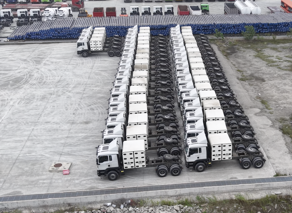 บริการจัดส่งที่สม่ำเสมอได้รับการยอมรับมากขึ้น! รถบรรทุกหัวลาก Sinotruk TX 6x4 CNG จำนวน 40 คันจัดส่งไปยังไนจีเรียได้สำเร็จ