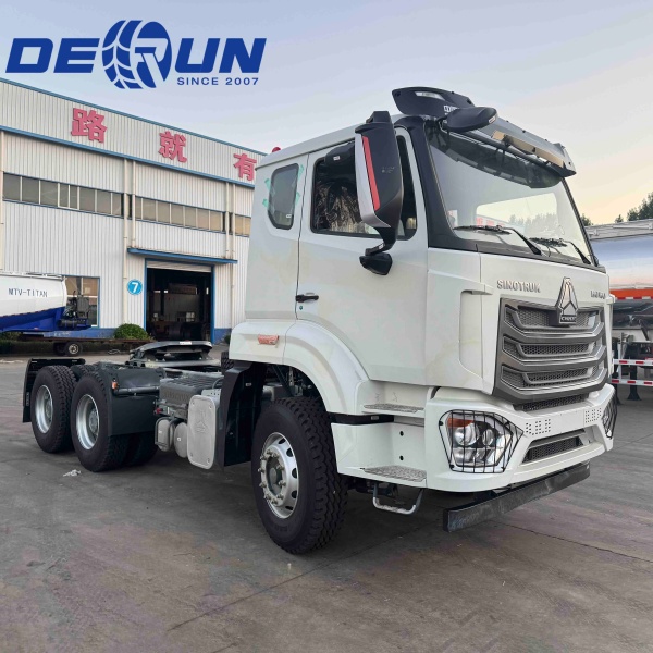 Synottrok Howo NX 6 × 4 Tractor